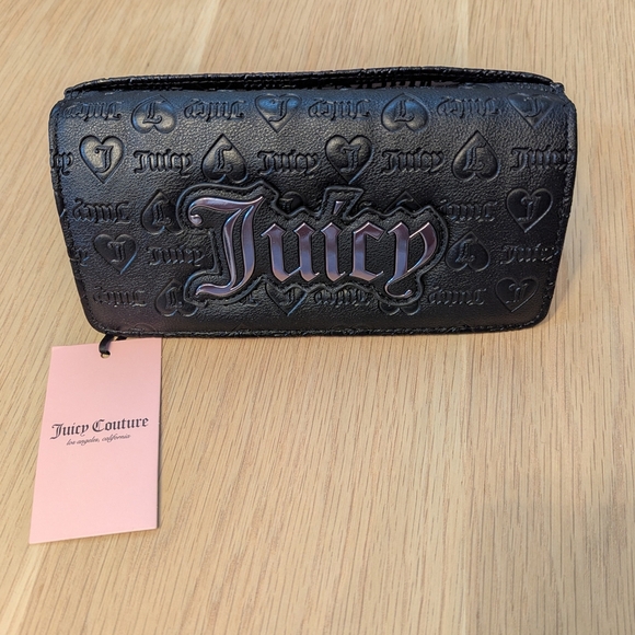BNWT Juicy Couture Women's Black Raised Signature Embossed Flap Wallet/Clutch - Picture 1 of 14